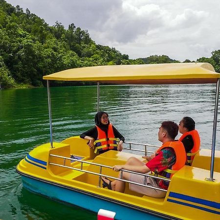 Roxy Tasik Biru Resort City Bau エクステリア 写真