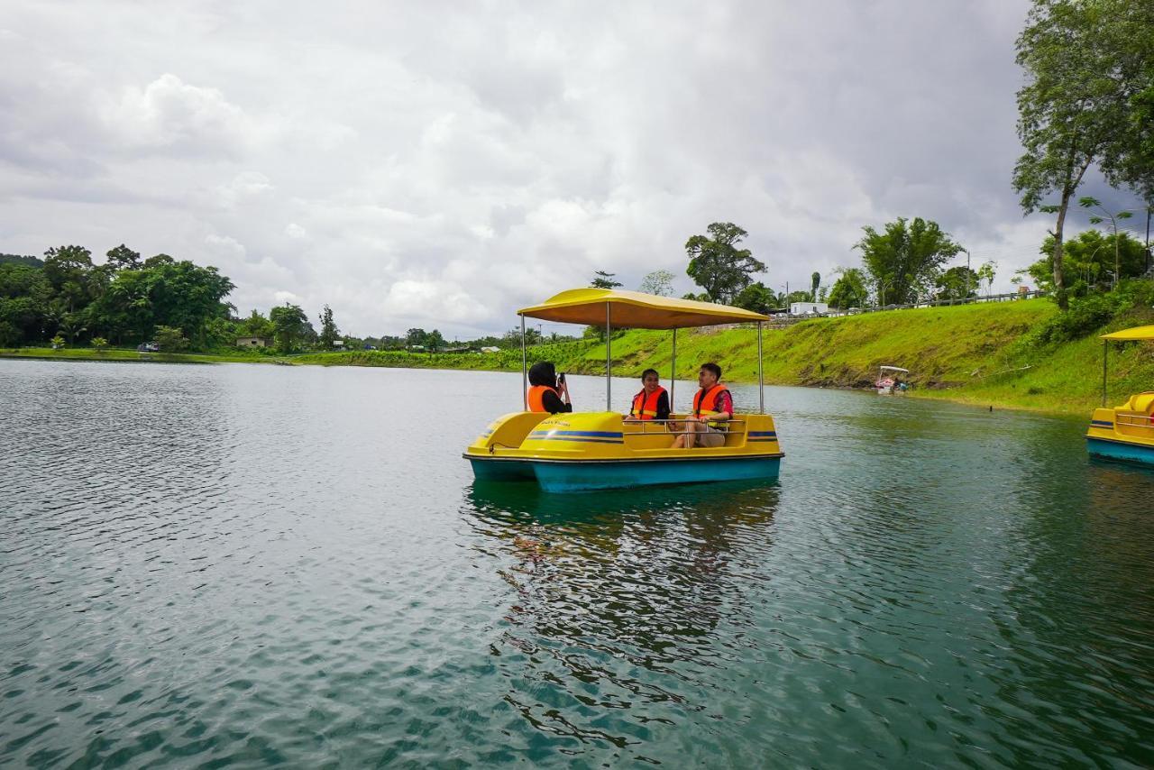Roxy Tasik Biru Resort City Bau エクステリア 写真