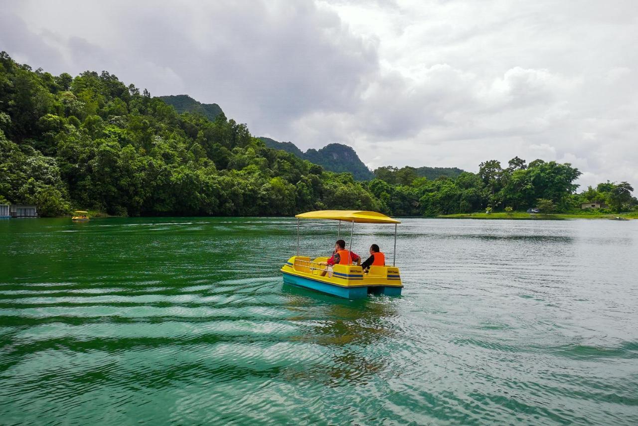 Roxy Tasik Biru Resort City Bau エクステリア 写真