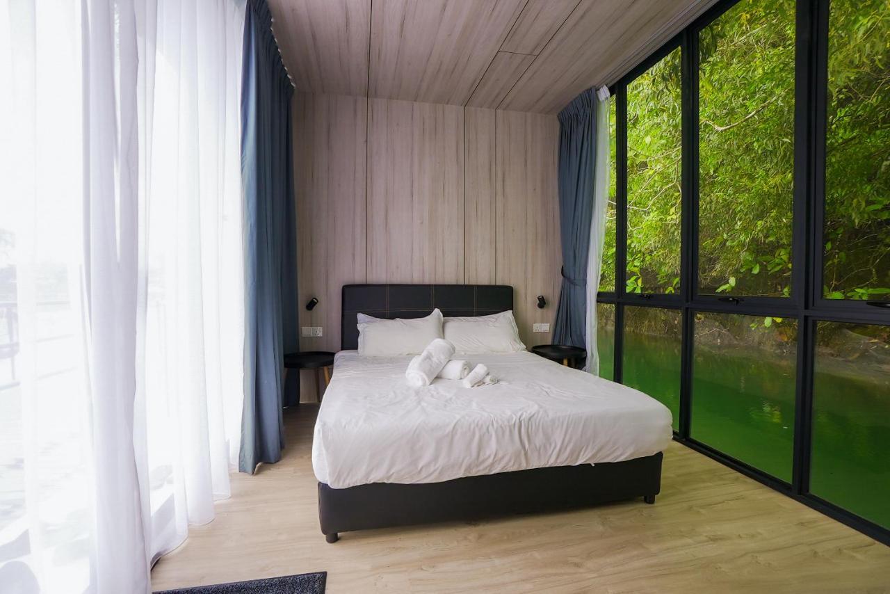 Roxy Tasik Biru Resort City Bau エクステリア 写真