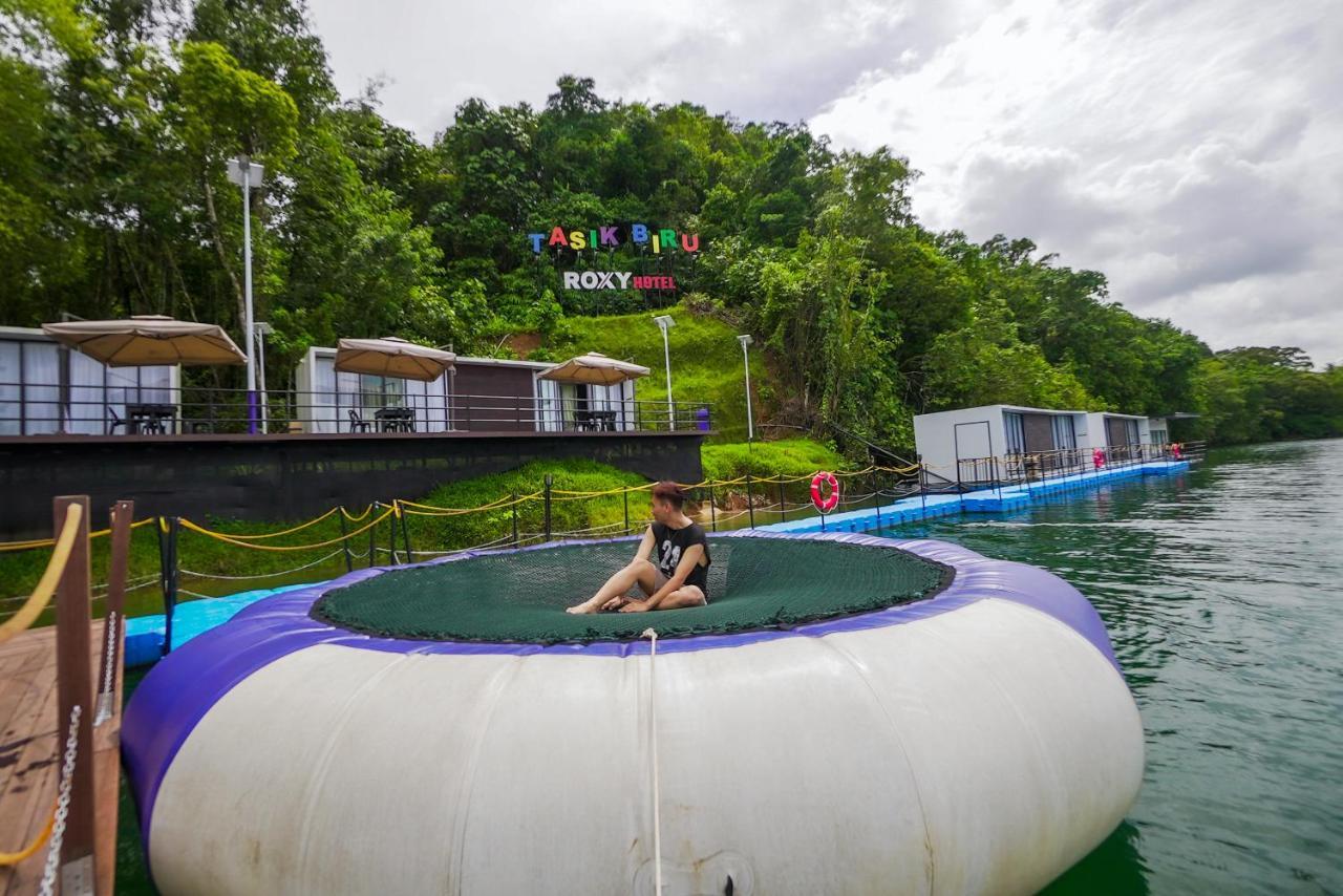Roxy Tasik Biru Resort City Bau エクステリア 写真