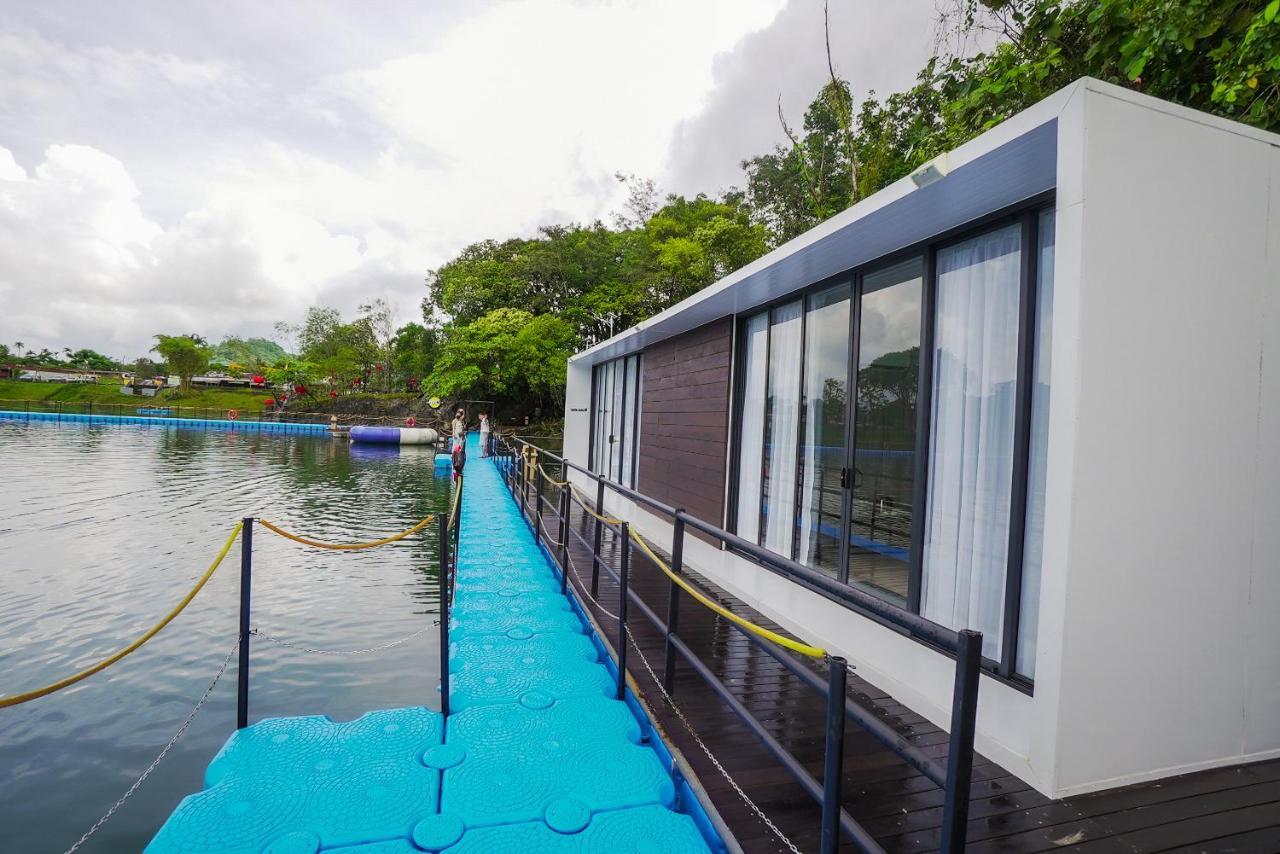 Roxy Tasik Biru Resort City Bau エクステリア 写真
