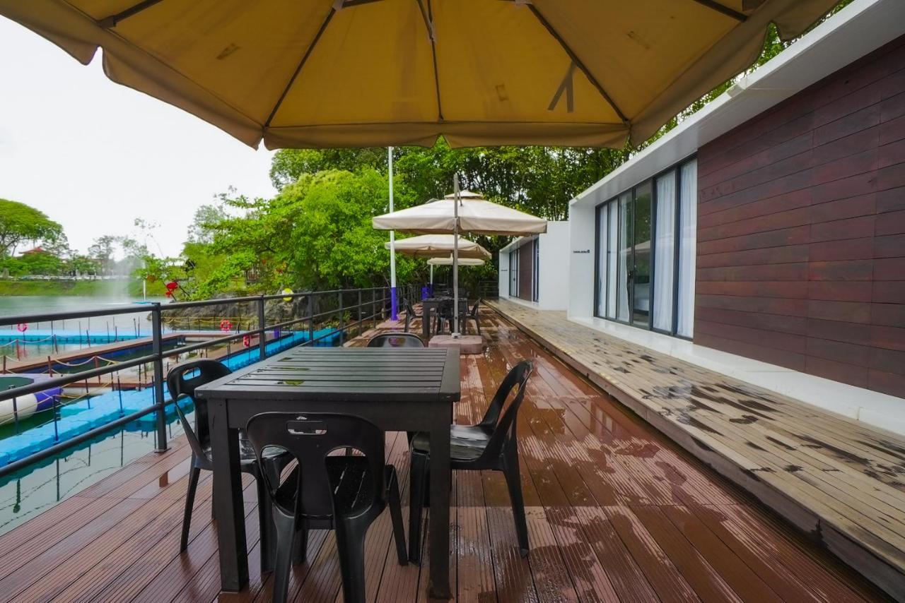 Roxy Tasik Biru Resort City Bau エクステリア 写真