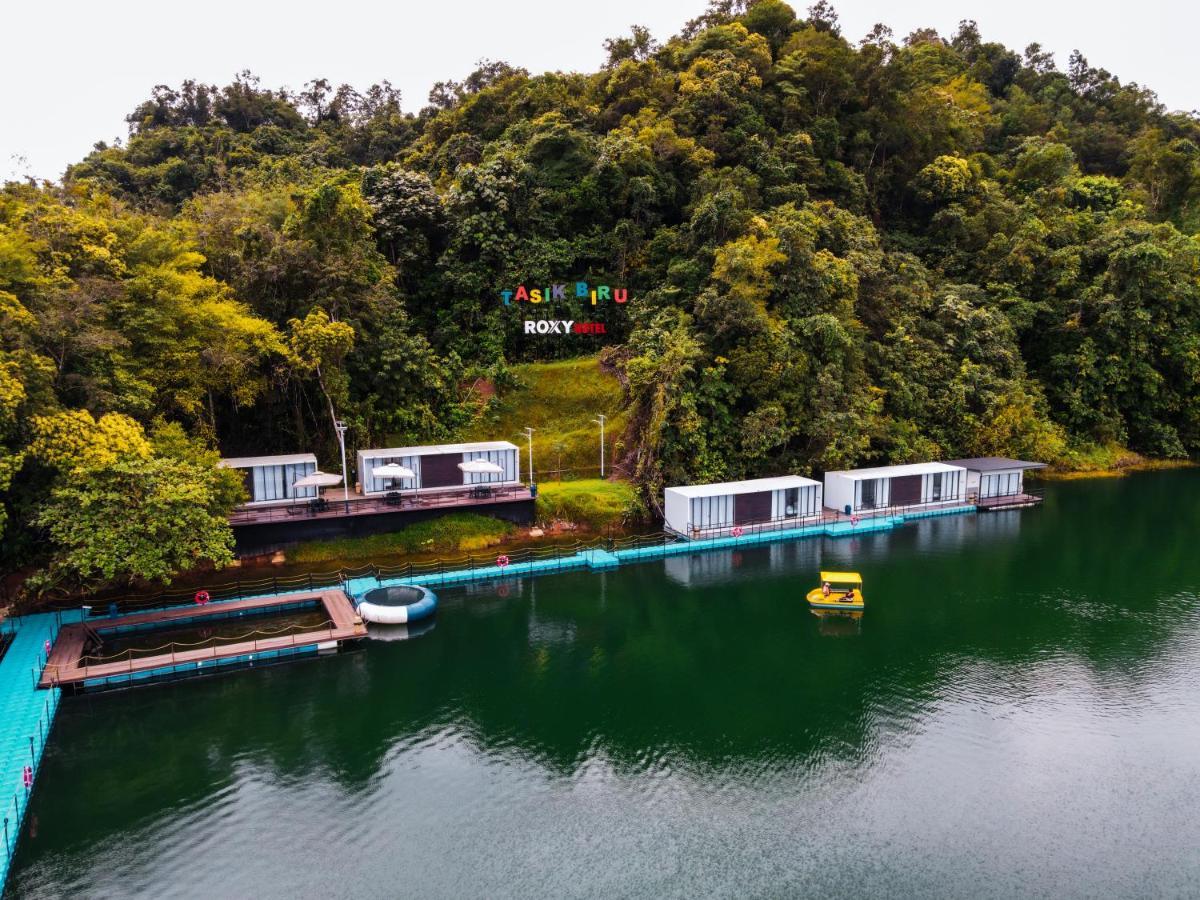 Roxy Tasik Biru Resort City Bau エクステリア 写真