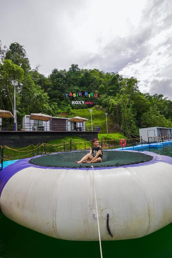Roxy Tasik Biru Resort City Bau エクステリア 写真