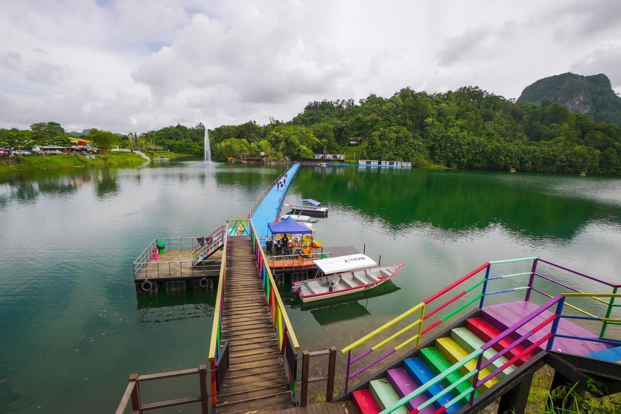 Roxy Tasik Biru Resort City Bau エクステリア 写真