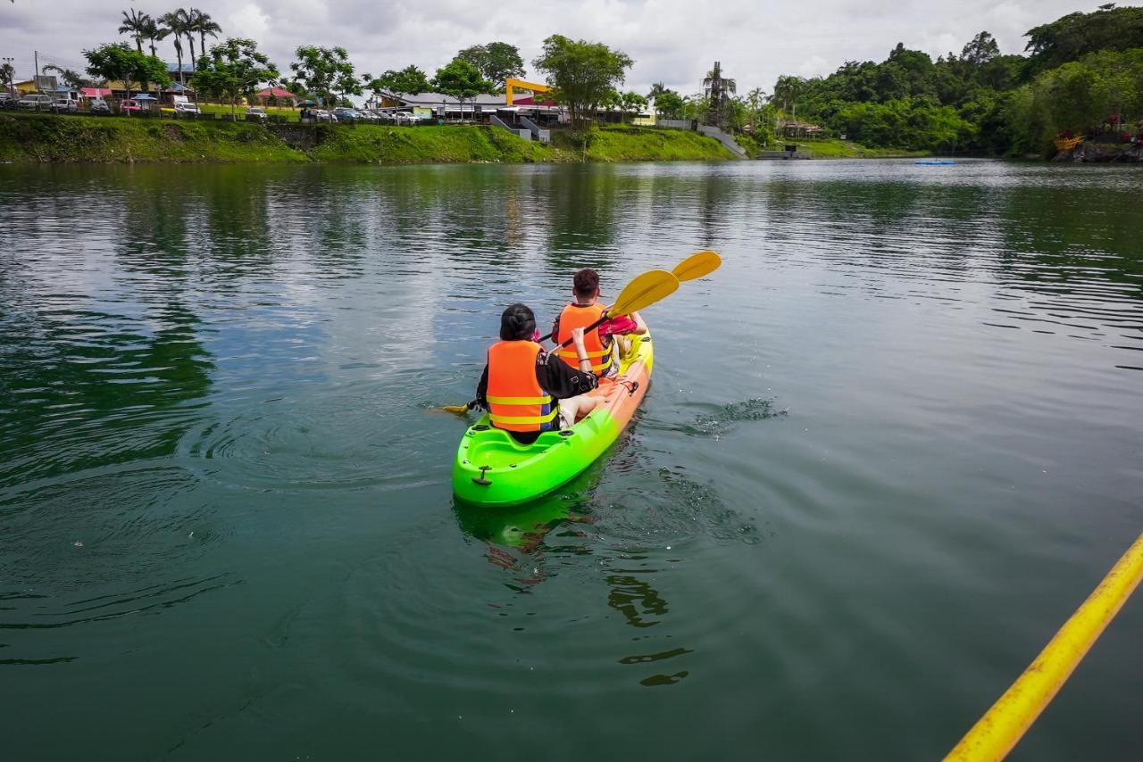 Roxy Tasik Biru Resort City Bau エクステリア 写真