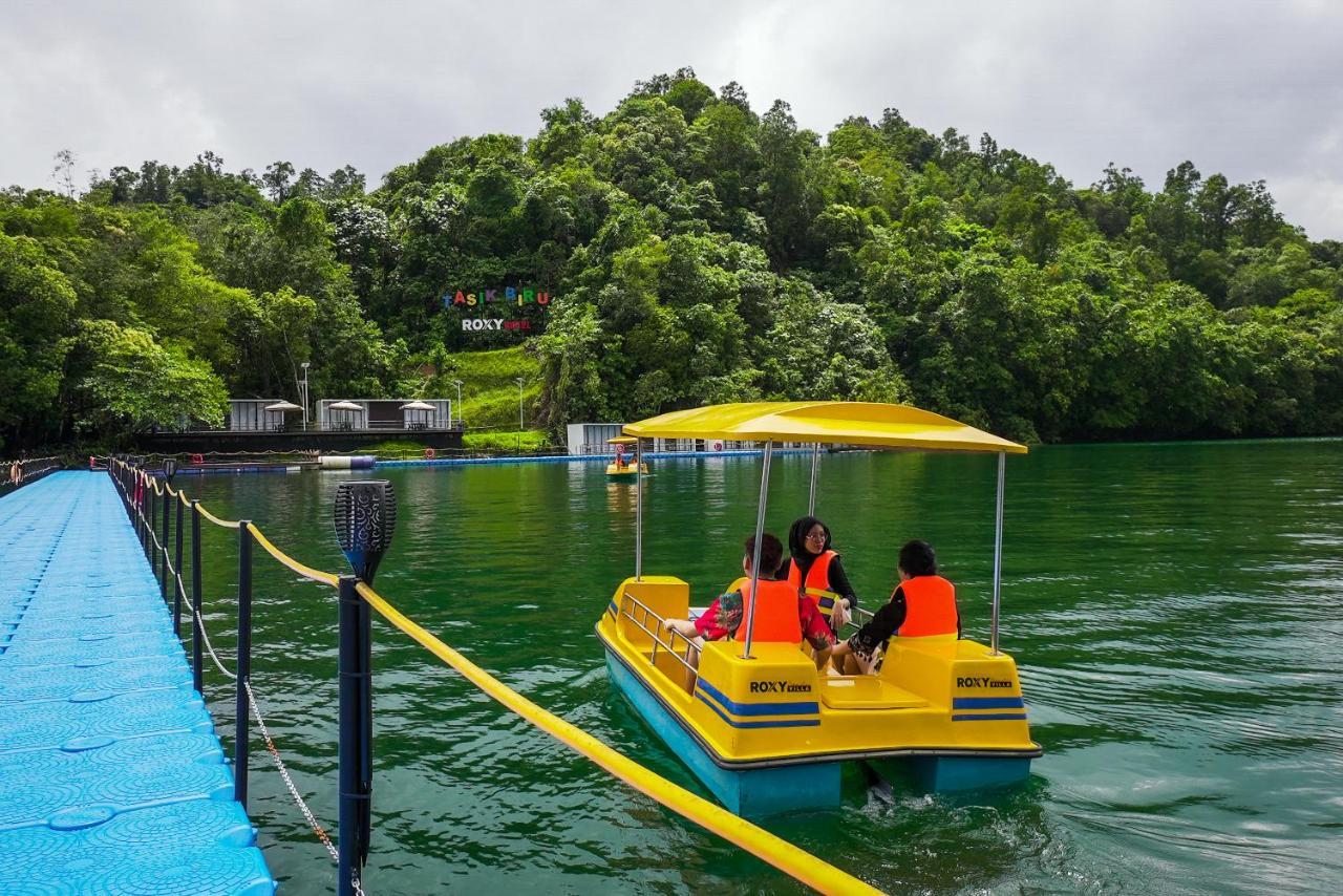 Roxy Tasik Biru Resort City Bau エクステリア 写真