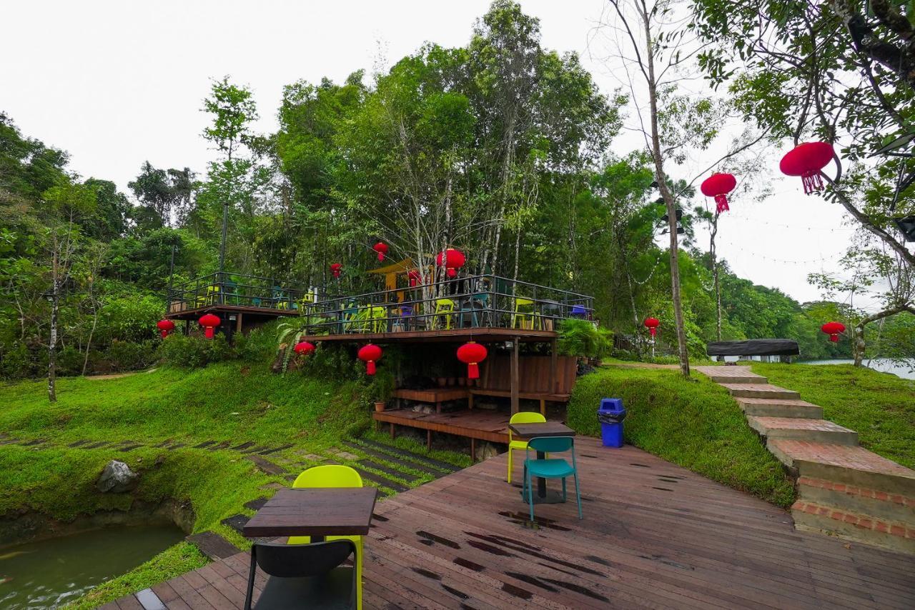 Roxy Tasik Biru Resort City Bau エクステリア 写真