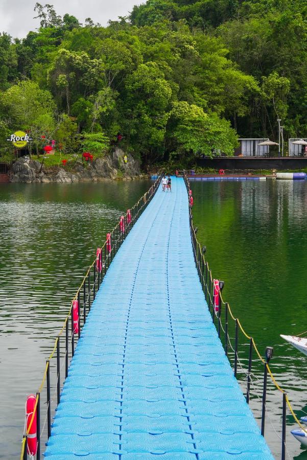 Roxy Tasik Biru Resort City Bau エクステリア 写真