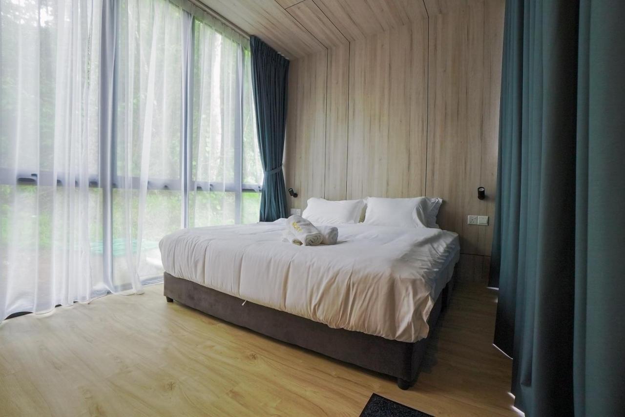 Roxy Tasik Biru Resort City Bau エクステリア 写真