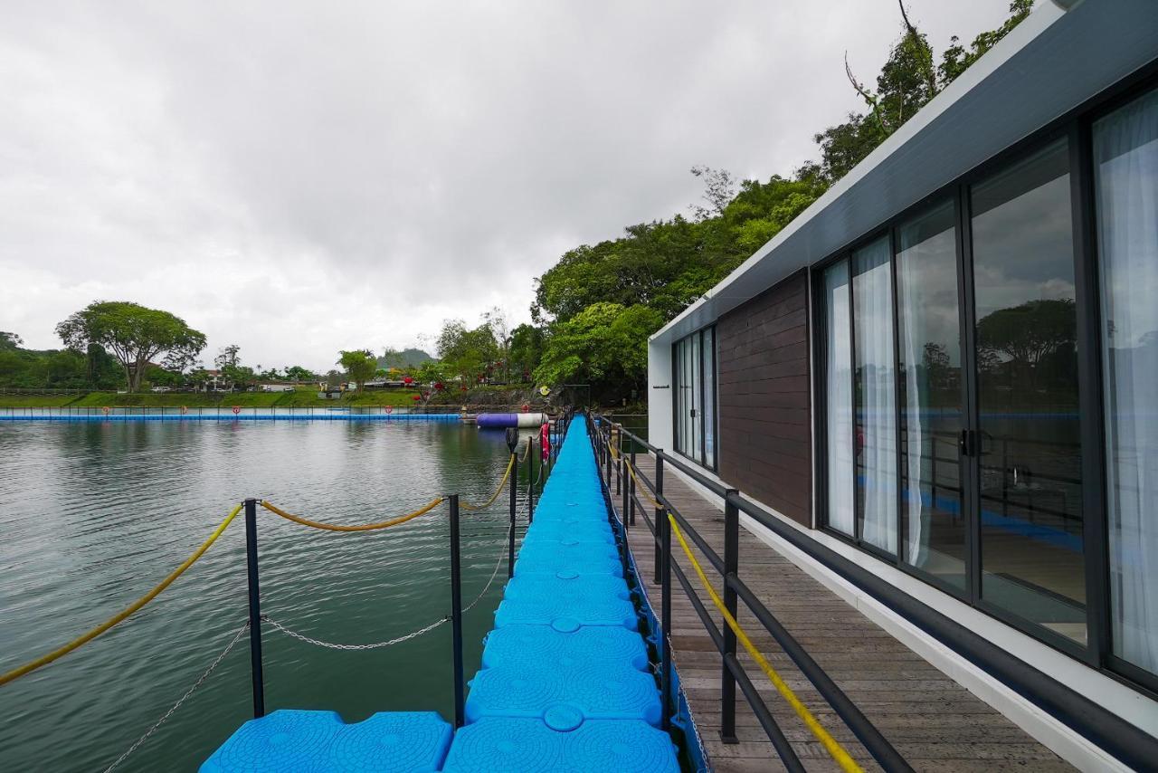 Roxy Tasik Biru Resort City Bau エクステリア 写真