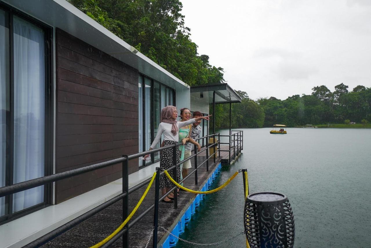 Roxy Tasik Biru Resort City Bau エクステリア 写真