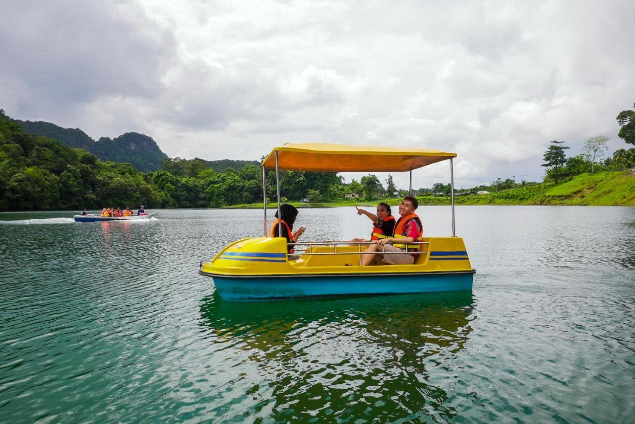 Roxy Tasik Biru Resort City Bau エクステリア 写真