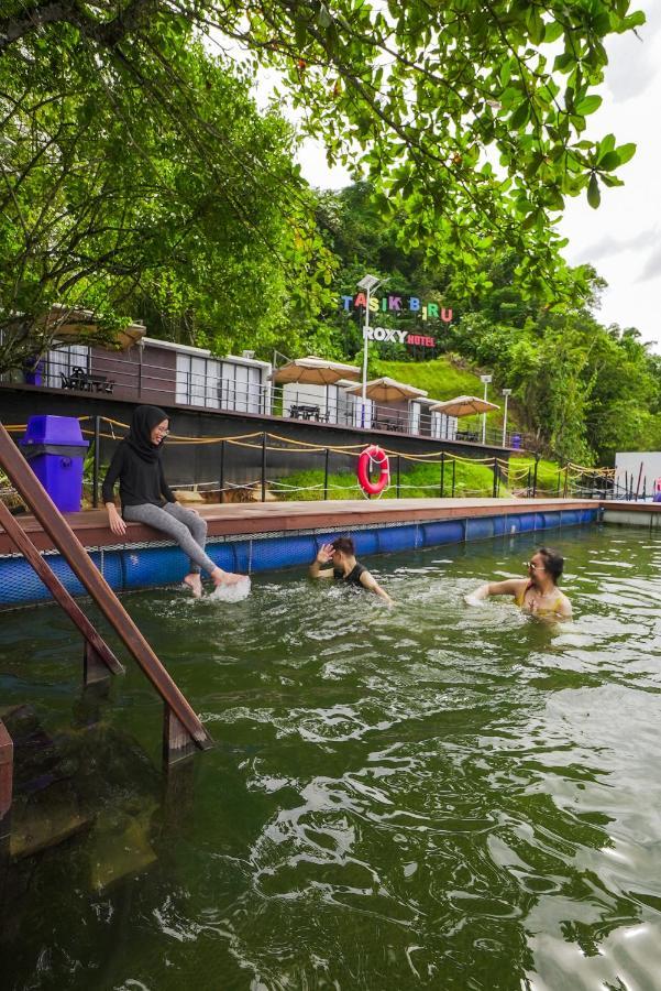 Roxy Tasik Biru Resort City Bau エクステリア 写真