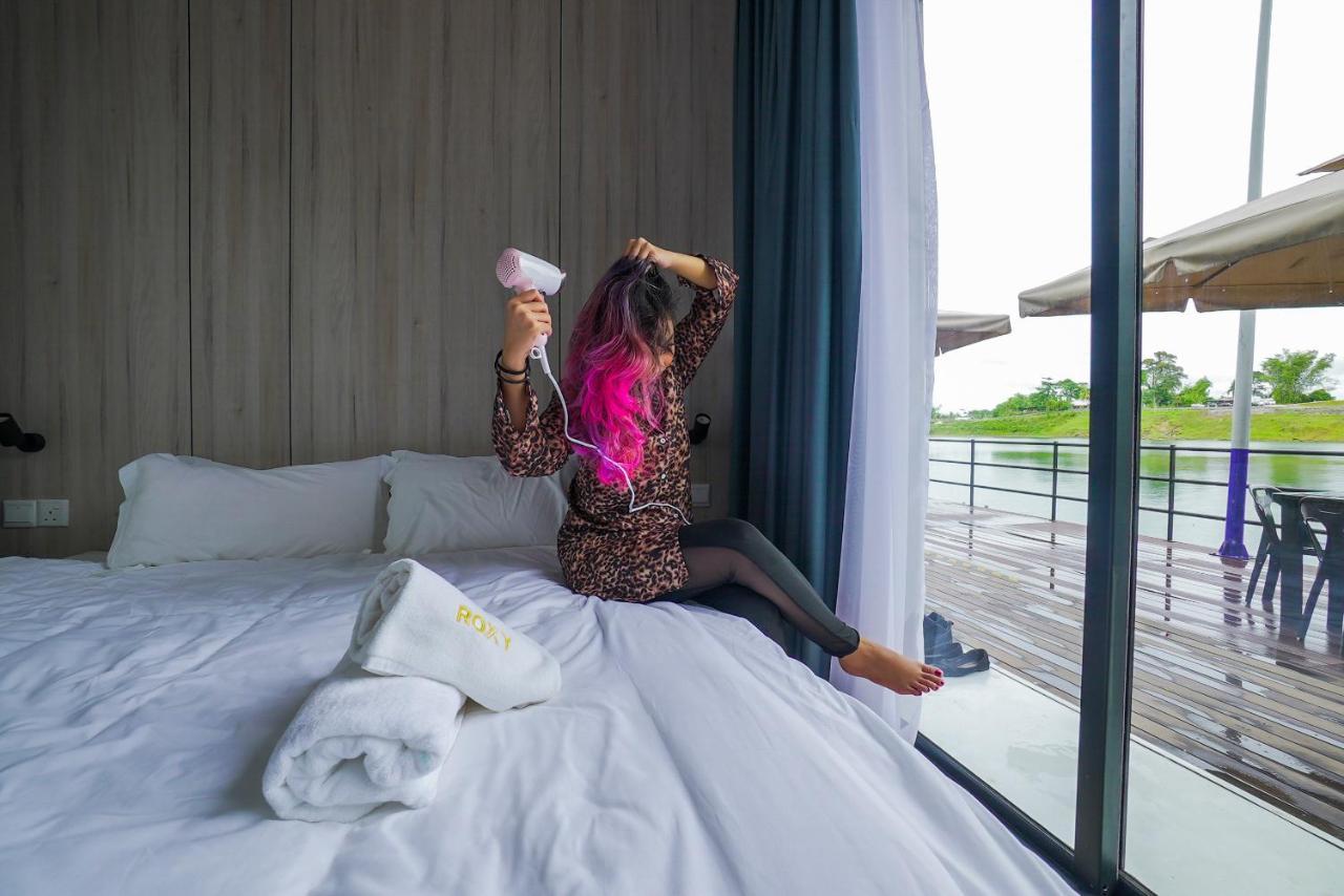 Roxy Tasik Biru Resort City Bau エクステリア 写真